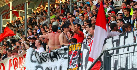 La tribune AFC contre Bordeaux