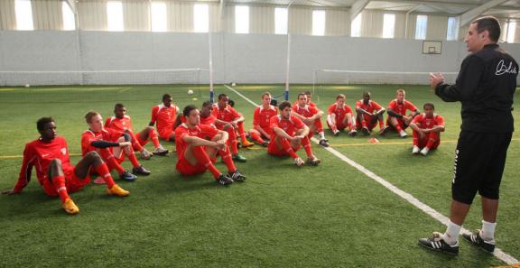Briefing de Rachid Maatar avant un entra&icirc;nement