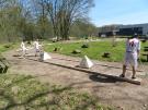 Mateo, Leny et Franck s'essayent au mini-golf