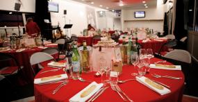 D&icirc;ner assis