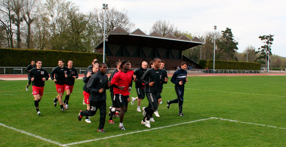 André Luiz mène le footing