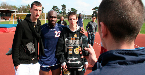 Eli Kroupi avec ses supporters