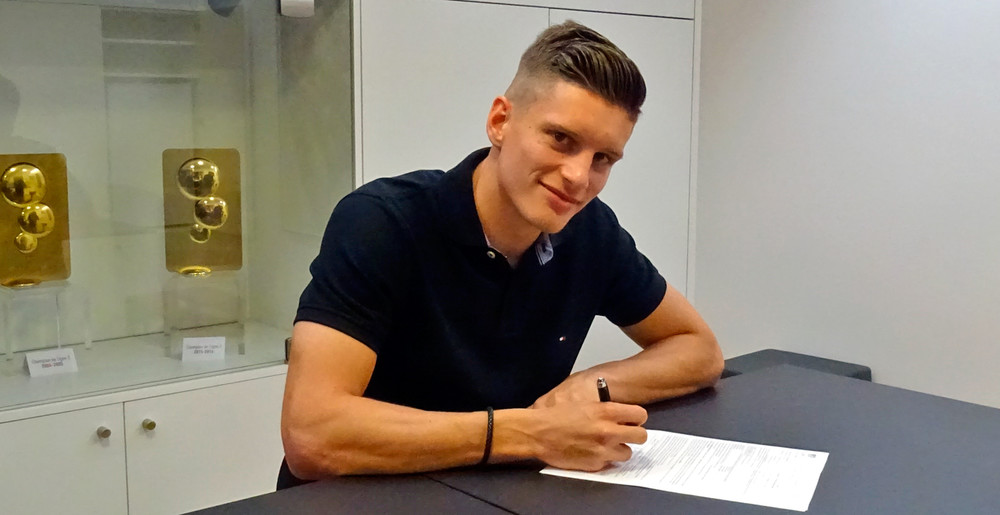 Mathias Fischer signe pro