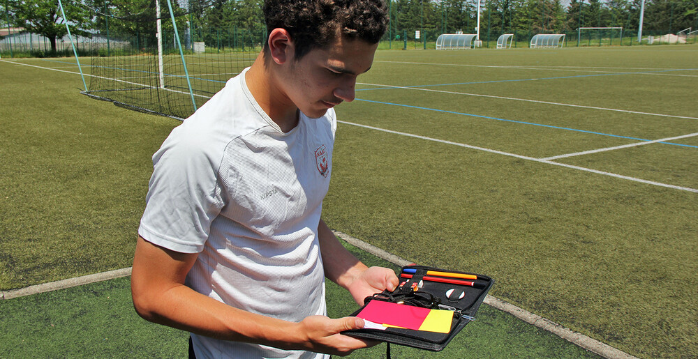 Les U17 en formation d'arbitre