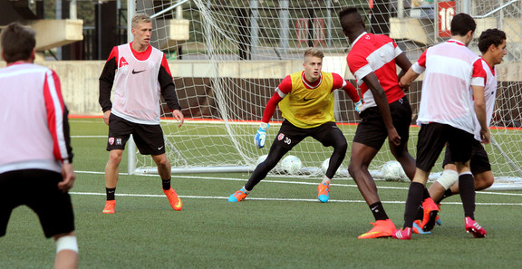 Paul Nardi dans le but à l'entraînement