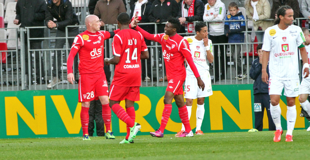 Grâce à un doublé de Puygrenier, l’ASNL quitte la L1 sur une victoire (photo Olivier STEPHAN – sb29.com).