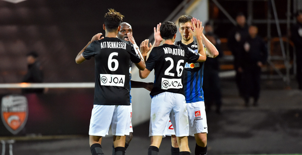 En laissant davantage le ballon à son adversaire, l’ASNL remporte son premier match (photo Bruno Perrel).