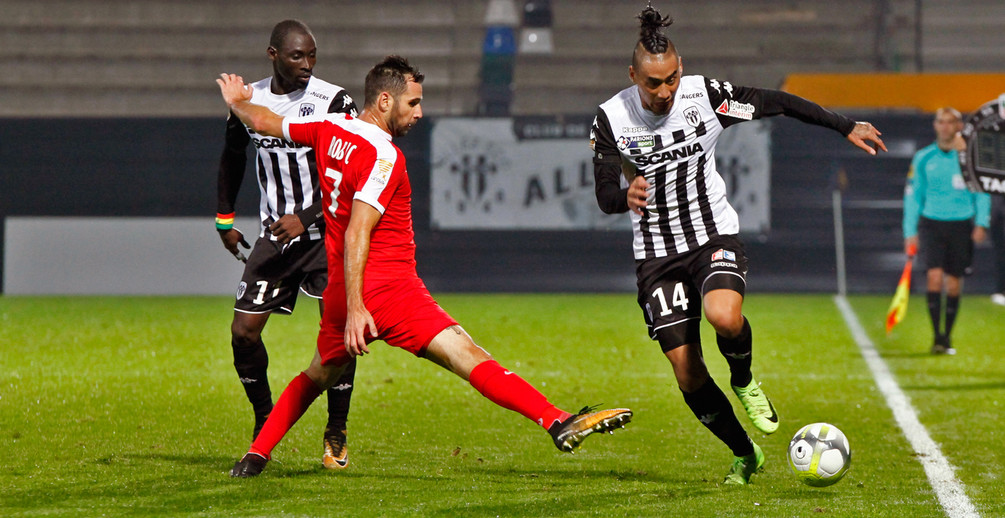 Après avoir rattrapé deux buts, l’ASNL s’est inclinée à la dernière seconde (photo SCO).