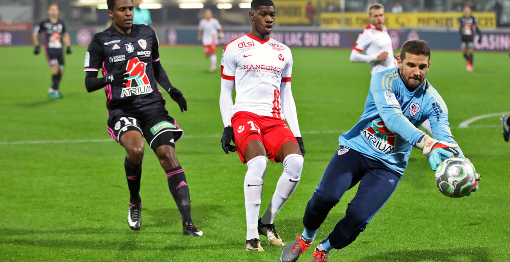 Malgré deux buts d’avance, l’ASNL laisse encore échapper la victoire en fin de match.