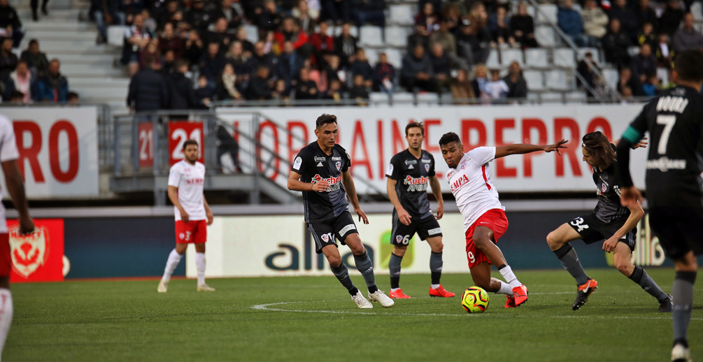 Face à un adversaire venu pour défendre, l’ASNL s’est arrachée pour prendre les trois points.