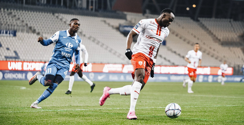 L’ASNL a fait jeu égal avec Grenoble mais a manqué de justesse dans la surface adverse (photo R. Quiblier / GF38).