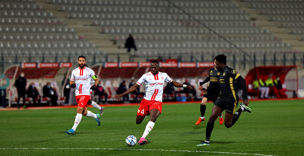  Après avoir bien résisté, l’ASNL s’impose en fin de match. 