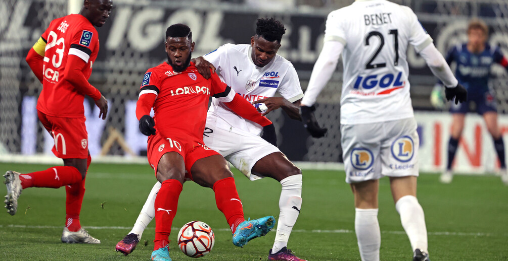 Inefficace en attaque, l’ASNL s’incline sur l’un des contres picards (photo Amiens SC).