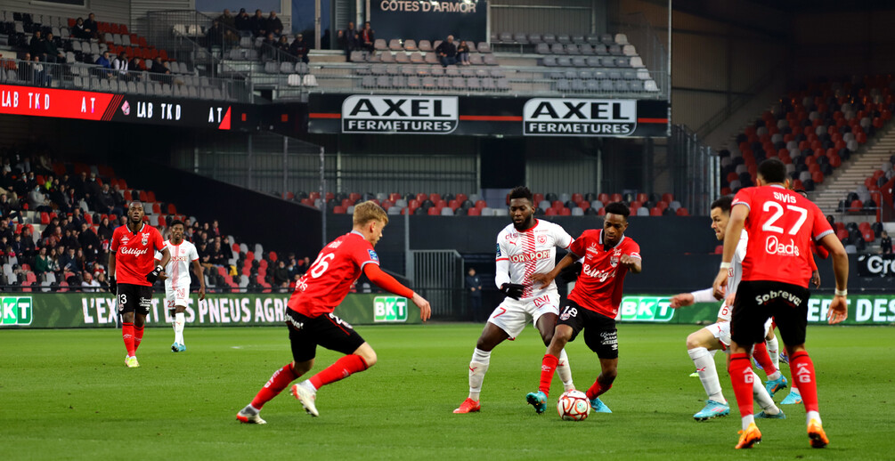 Dominée par Guingamp, l’ASNL n’a pas réussi à confirmer son succès face au Paris FC. 