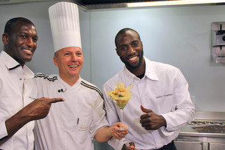 Deux joueurs en cuisine