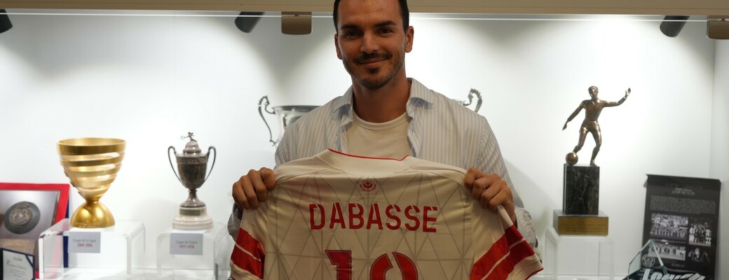 Adrian Dabasse s'engage avec l'ASNL
