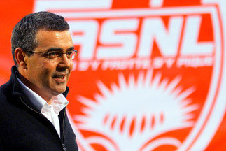Gabriel reste sur le banc