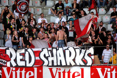 Les Red Sharks déménagent