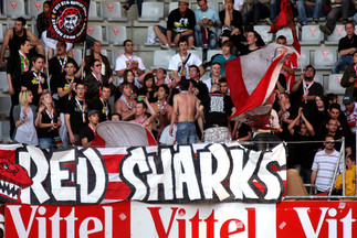 Les Red Sharks déménagent