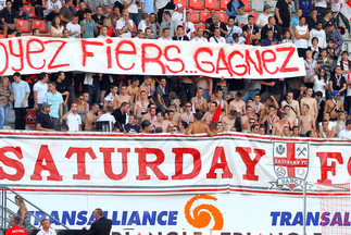 Les supporters soutiennent l’ASNL