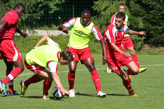 Les photos de l'opposition entre pros et CFA