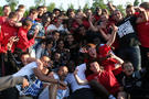 Les joueurs du centre et les jeunes qui ont participé au stage vacances se sont retrouvés autour de La Fouine pour une photo souvenir.