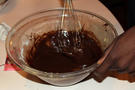 Ajouter le chocolat et le beurre fondus et mélanger