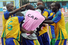 Bonfils et ses coéquipiers félicitent le 2ème buteur lors du 1er match de poule face au Burkina Faso.