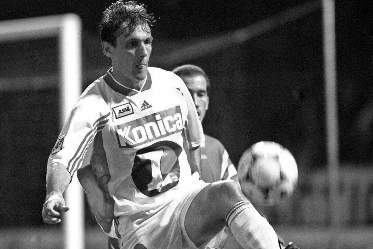 N°9: Cascarino Tony