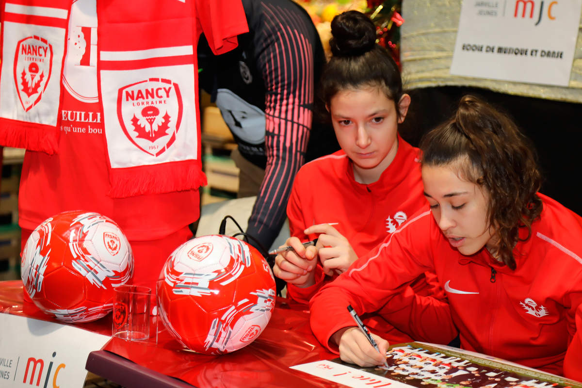 Les féminines au marché central - Photo n°4