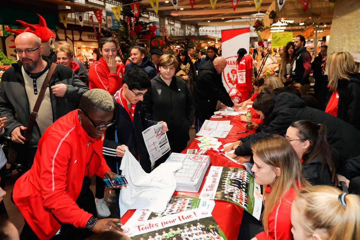 Les féminines au marché central - Photo n°10