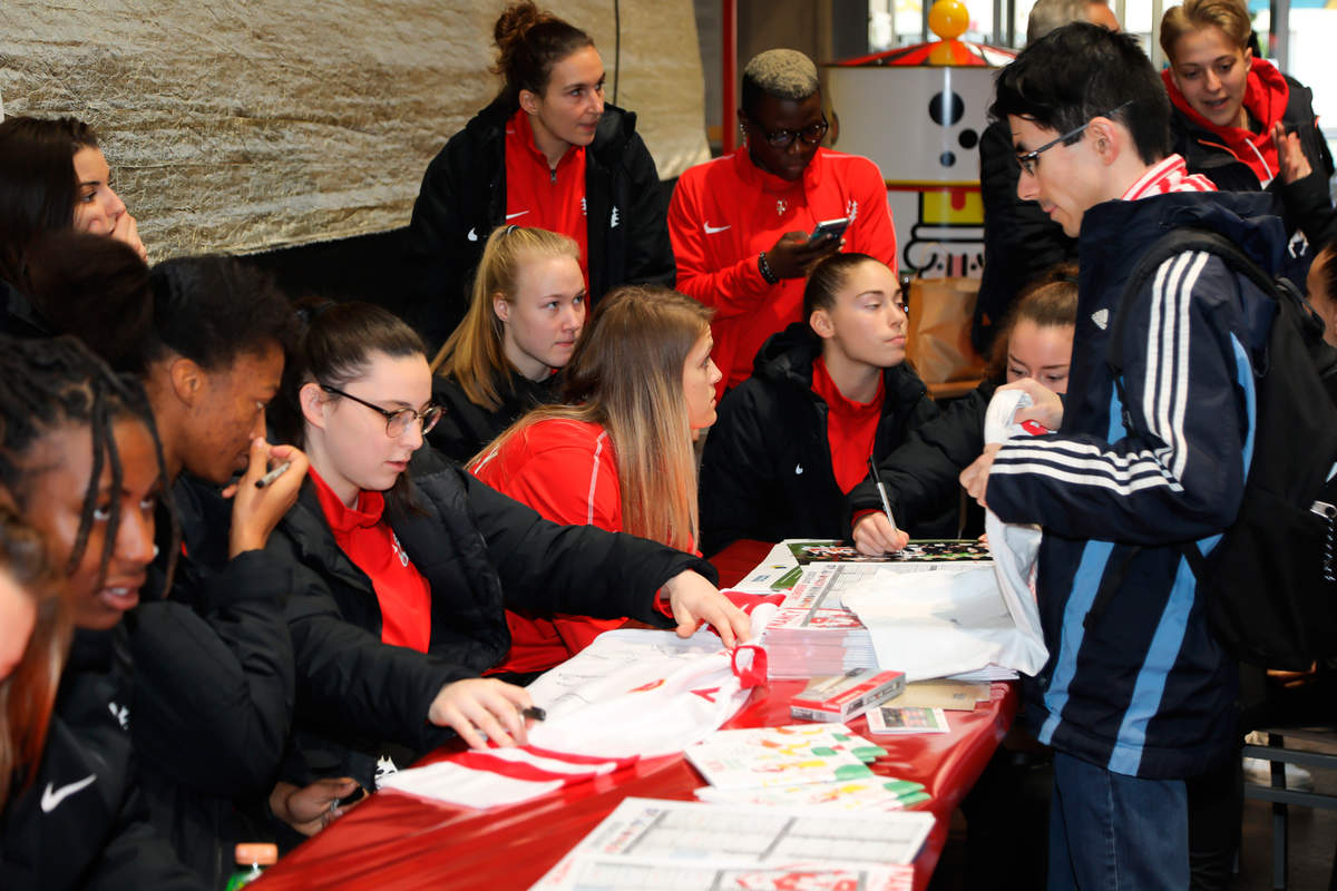 Les féminines au marché central - Photo n°11