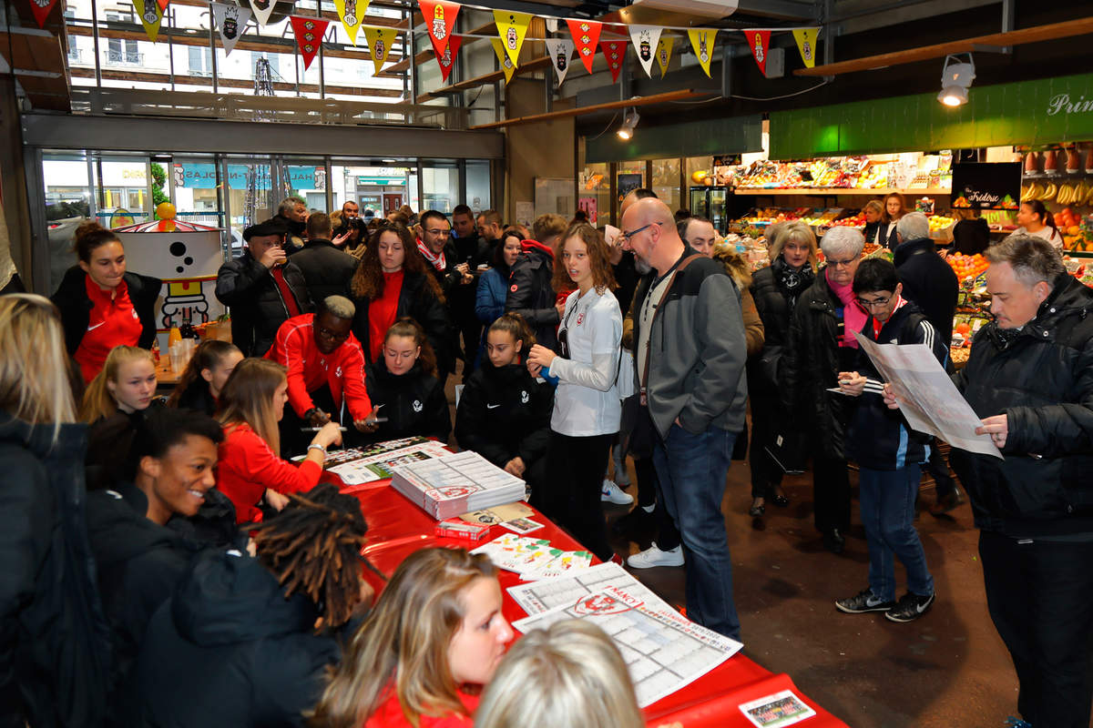 Les féminines au marché central - Photo n°13