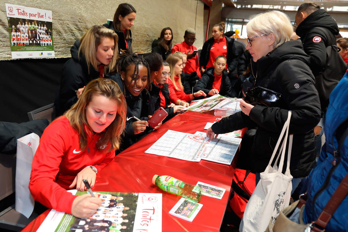 Les féminines au marché central - Photo n°14