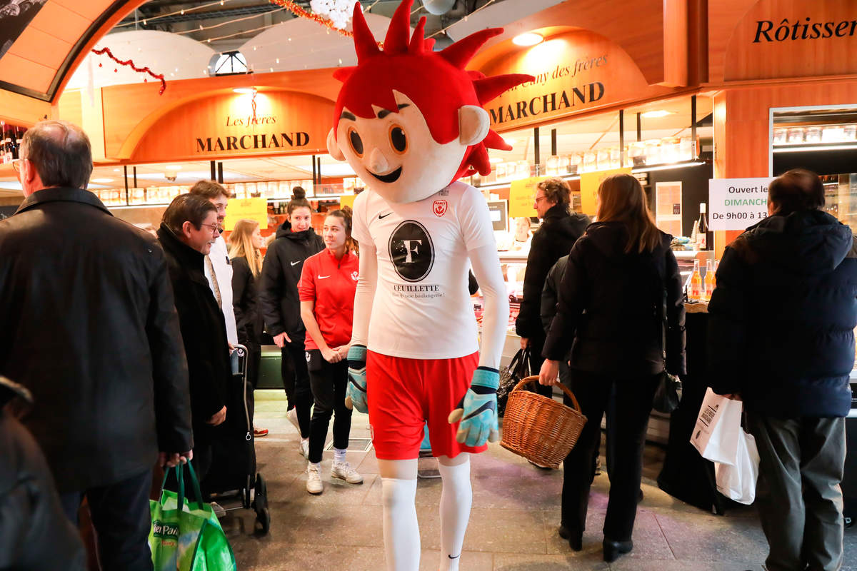 Les féminines au marché central - Photo n°12