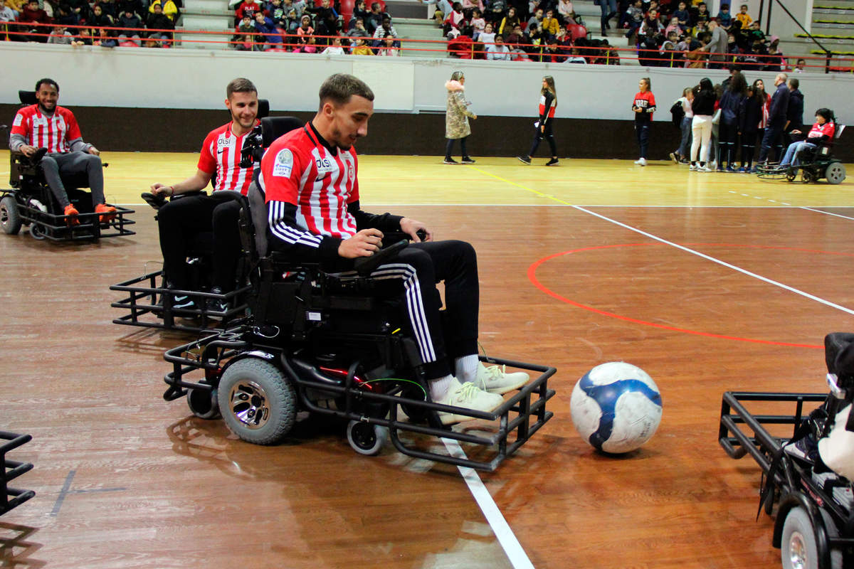 Une équipe mixte au foot fauteuil - Photo n°3