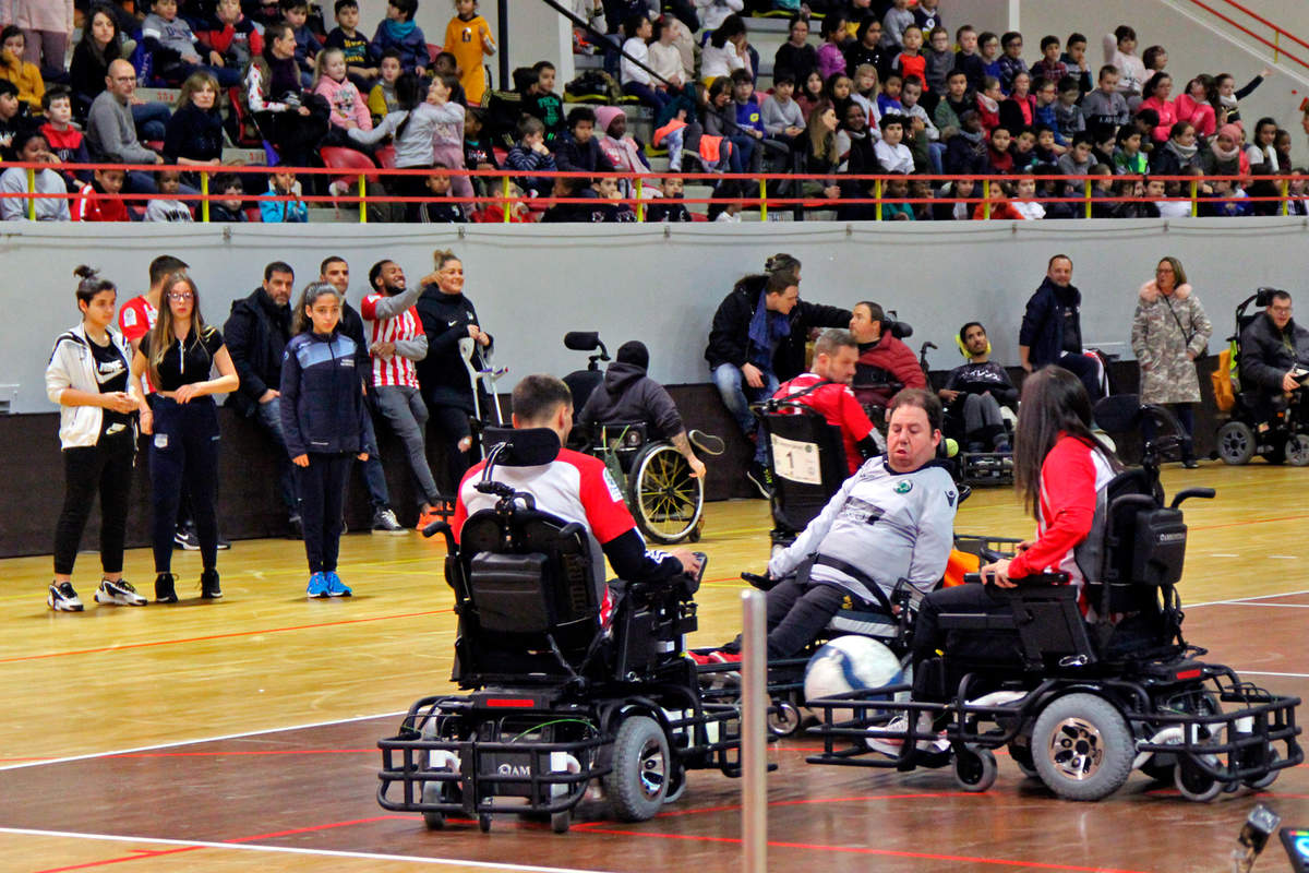 Une équipe mixte au foot fauteuil - Photo n°6