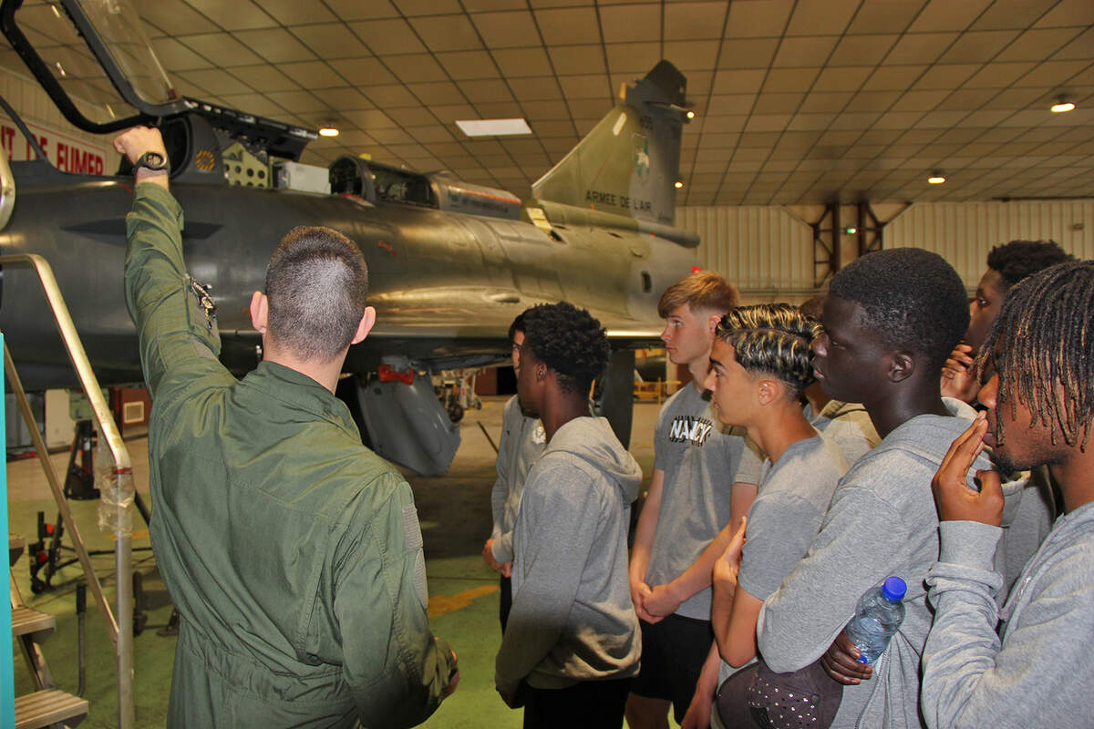 Les U19 visitent la base d'Ochey - Photo n°5