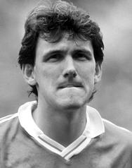 9 / Tony Cascarino