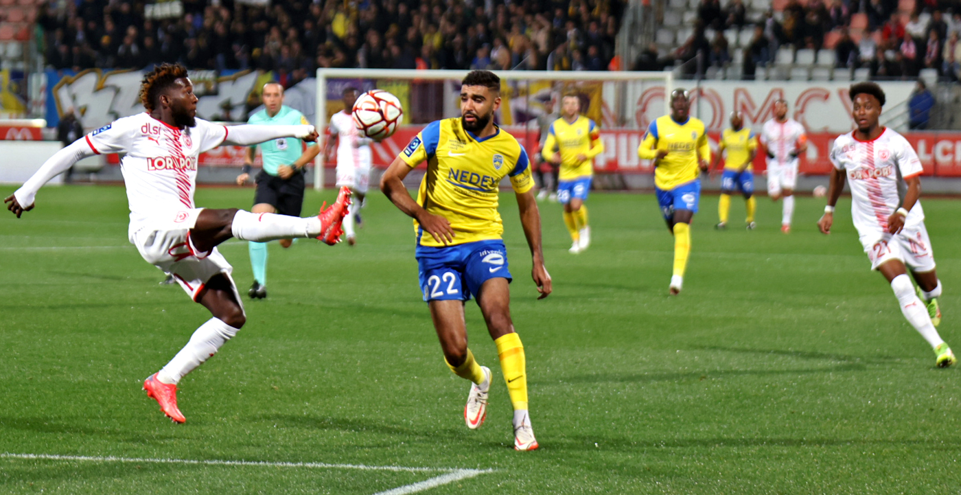 Solide et bien organisée, l’ASNL a fait jeu égal avec le second du championnat.
 