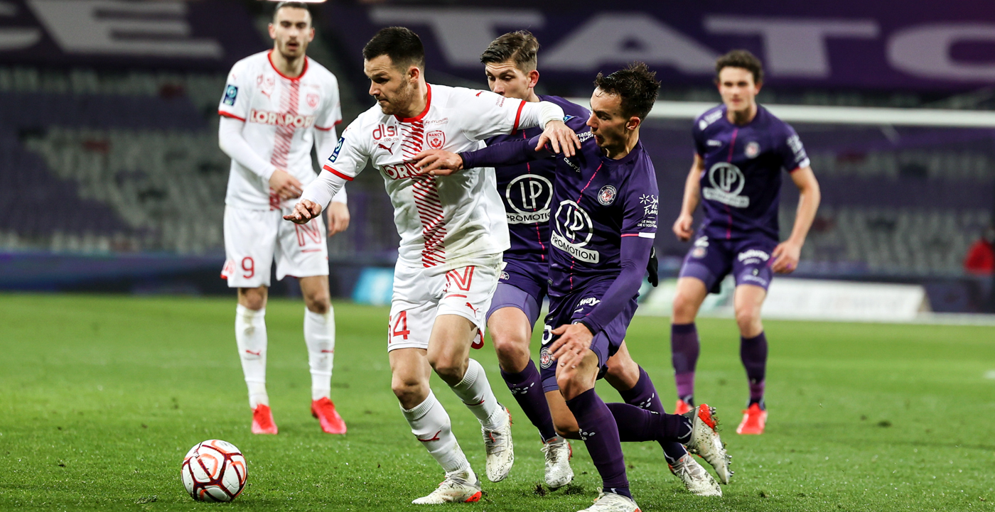 Après une bonne entame, l’ASNL a reçu un rouge puis encaissé deux buts à la suite.
 