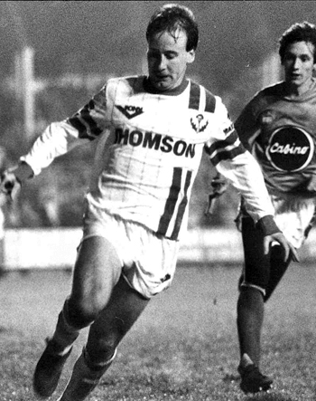 Attaquant de 1986 à 1991 (140 matchs, 56 buts)